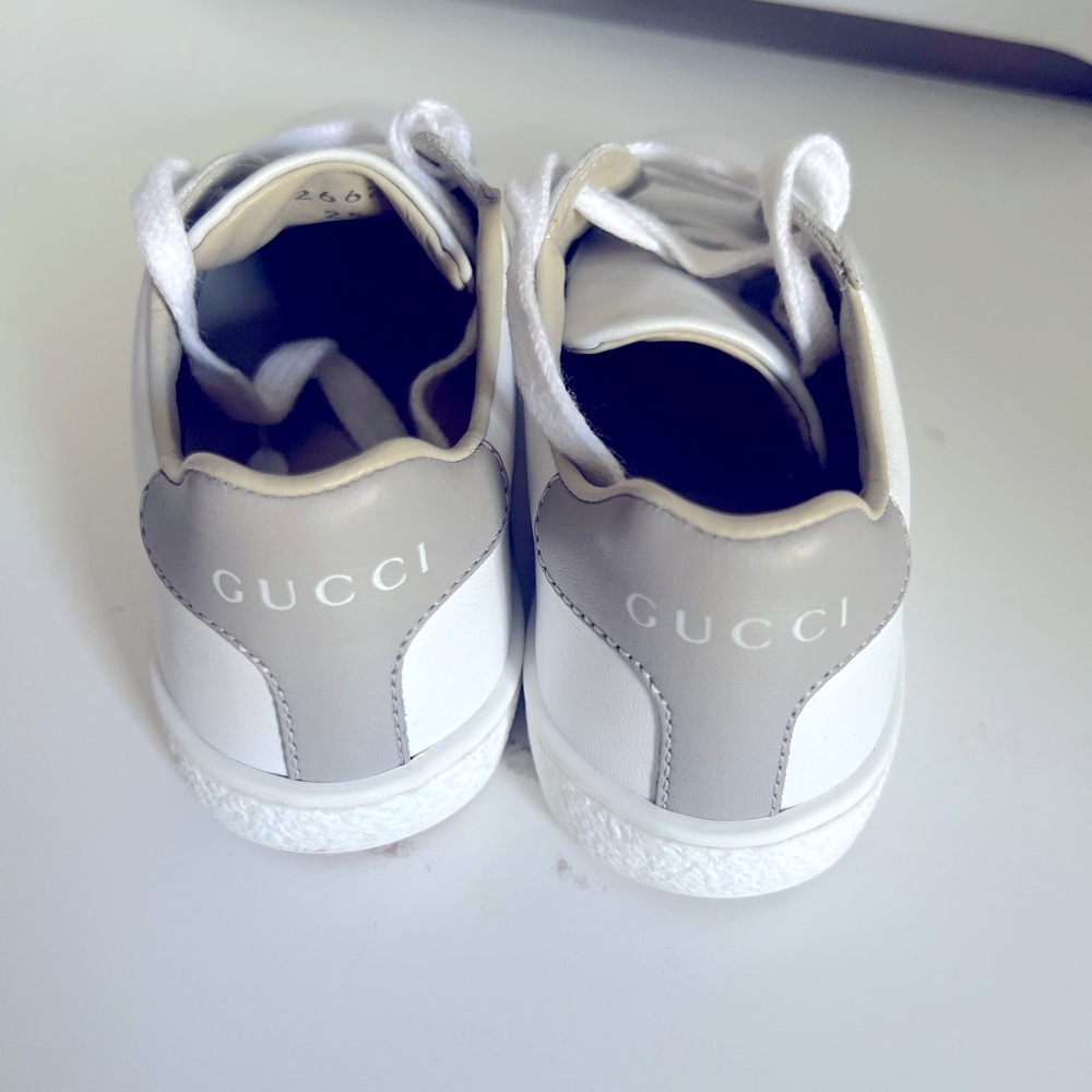 Gucci white leather boys sneaker size 25